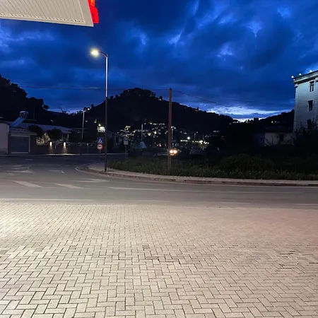 At ゲストハウス 3*