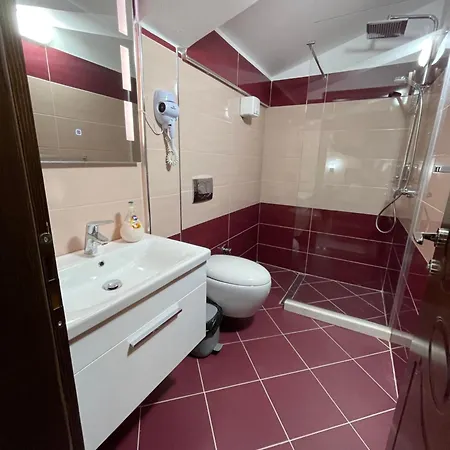 ゲストハウス At ベラト