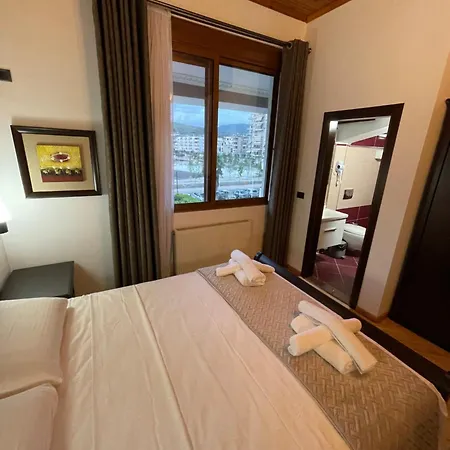 ゲストハウス At ベラト