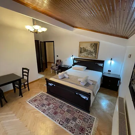 At ゲストハウス 3*