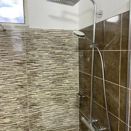 At ゲストハウス 3*